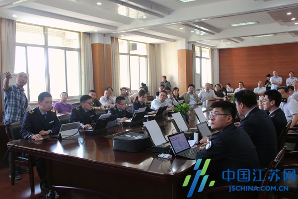 江蘇亮彩LED小間距亮相泰州市衛(wèi)生監(jiān)督所衛(wèi)生監(jiān)督執(zhí)法全過(guò)程現(xiàn)場(chǎng)展示工作會(huì)議